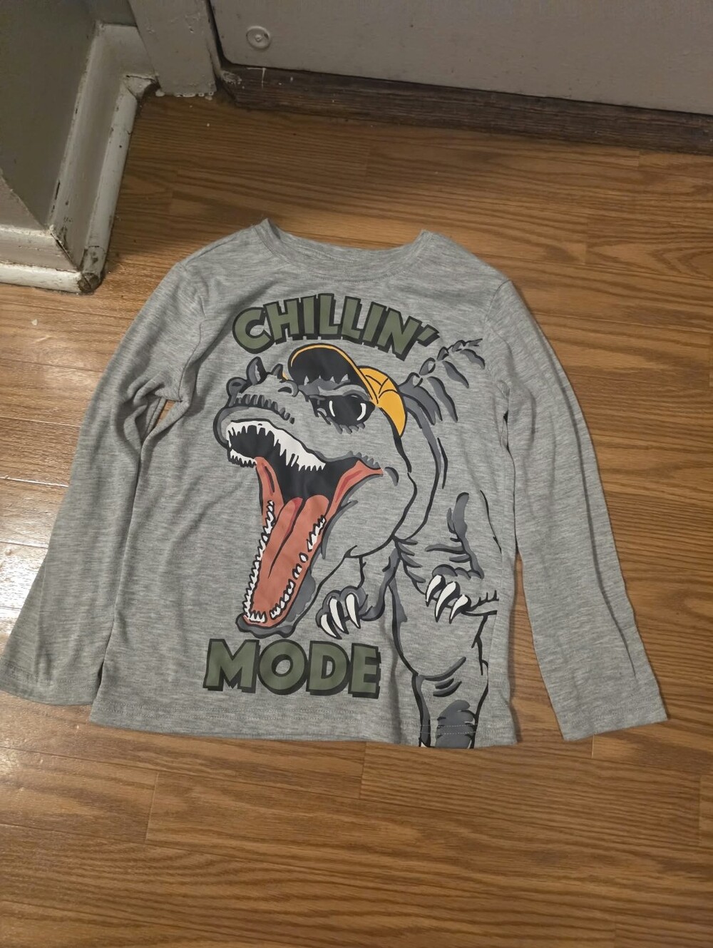 Kids' Gray 'Chillin' Mode' Dino Graphic Long Sleeve Shirt
